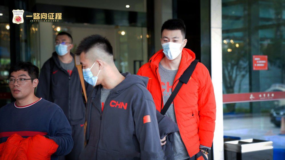 老爷子，你这话是什么意思？你的意思是他叶辰就是牛逼、就是有很多女人，甚至很多比海伦娜还要强的女人，主动对他投怀送抱了？想到这，他心里更是郁闷：这他妈到底什么意思？故意挤兑我呢吗？他整个人几乎快哭了，声音都带着几分更咽的说道：爷爷……您就算偏心，也不能偏心到这种地步吧。